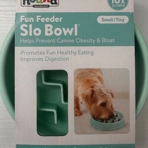 Outward Hound Fun Feeder Slo Bowl - Mint, Small/Tiny Veterinarian Recommended